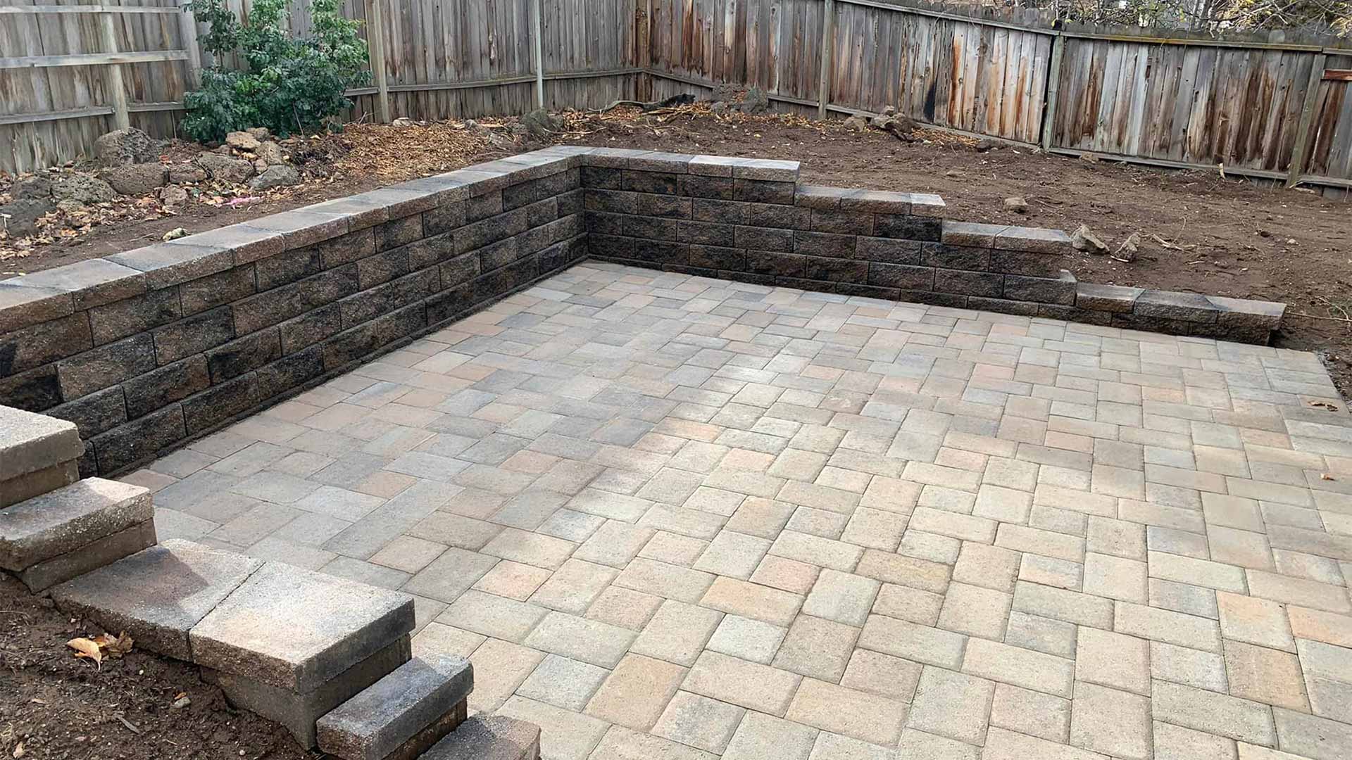 retaining wall on house patio bend or